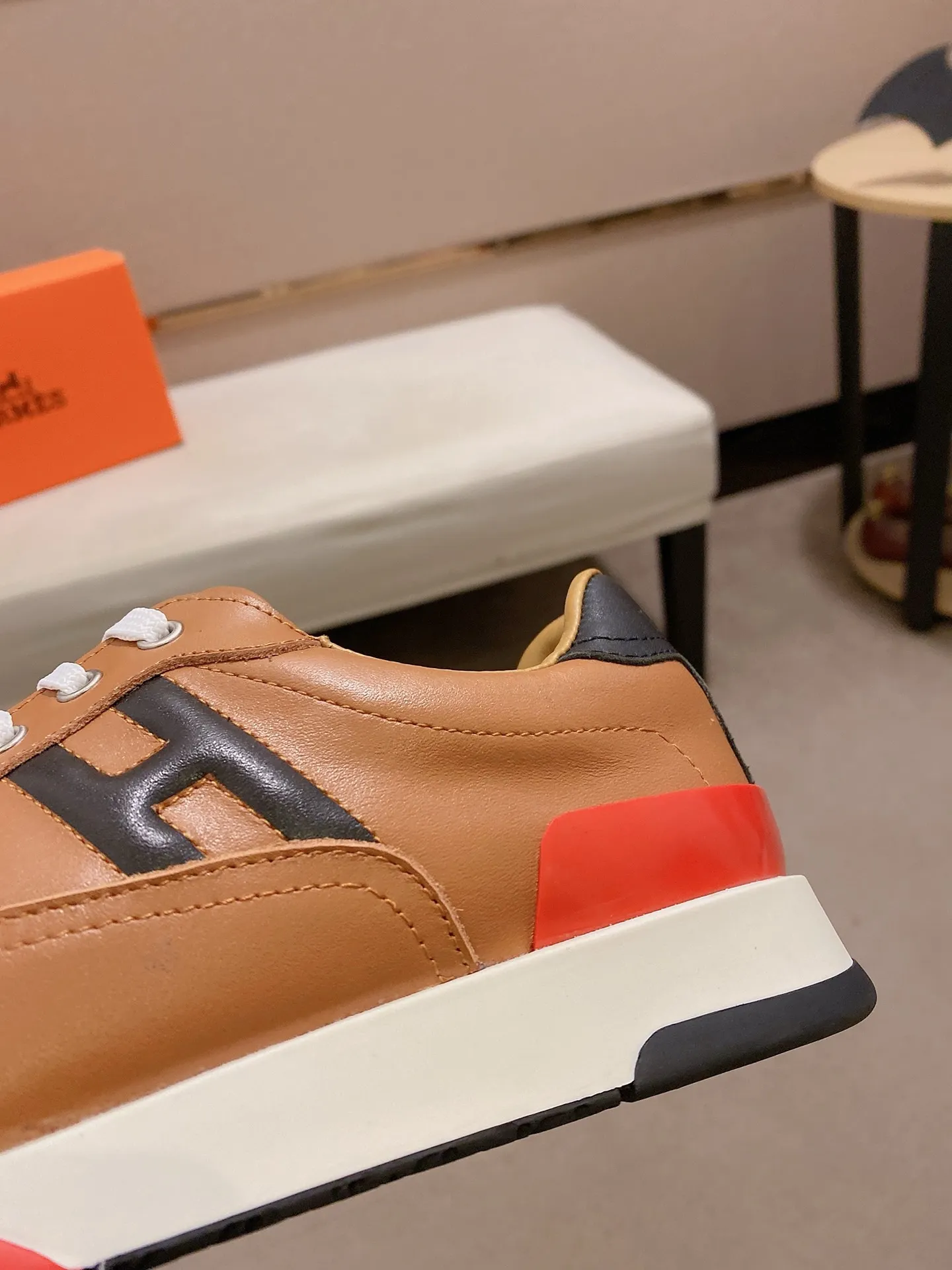 Ex-factory price: 500💰《HERMES》【Classic original single version】Hermès; top 🔝purchasing agent🔍🔍men's latest 🇺🇸sold simultaneously, original imported from Italy ▲▲first-layer cowhide ▲▲ (high-end, nobility and class) ) Exquisite workmanship (Italian 🇮🇹 imported water-dyed 🐂 cowhide lining) sole: original sole provided by the original factory, ⚠️exclusive double-layer activity·TPR·rubber·combined molded outsole; super comfortable·wear-resistant·non-slip·environmental protection The real thing is more beautiful when photographed in kind (high quality, following orders), you can come in and out at will * Number of yards: 38·39·40·41·42·43·44# (can be customized 45.)